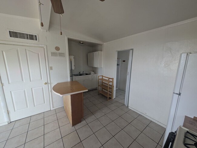 Building Photo - Cute 1 Bedroom 1 Bath Home