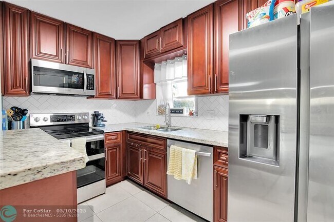 Building Photo - 447 Sunshine Dr