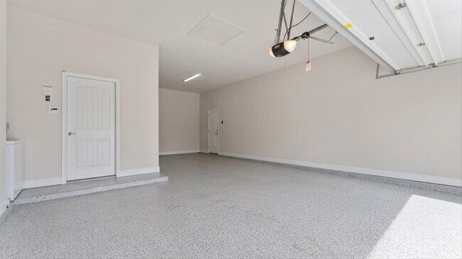 Building Photo - 14 Whispering Thicket Pl