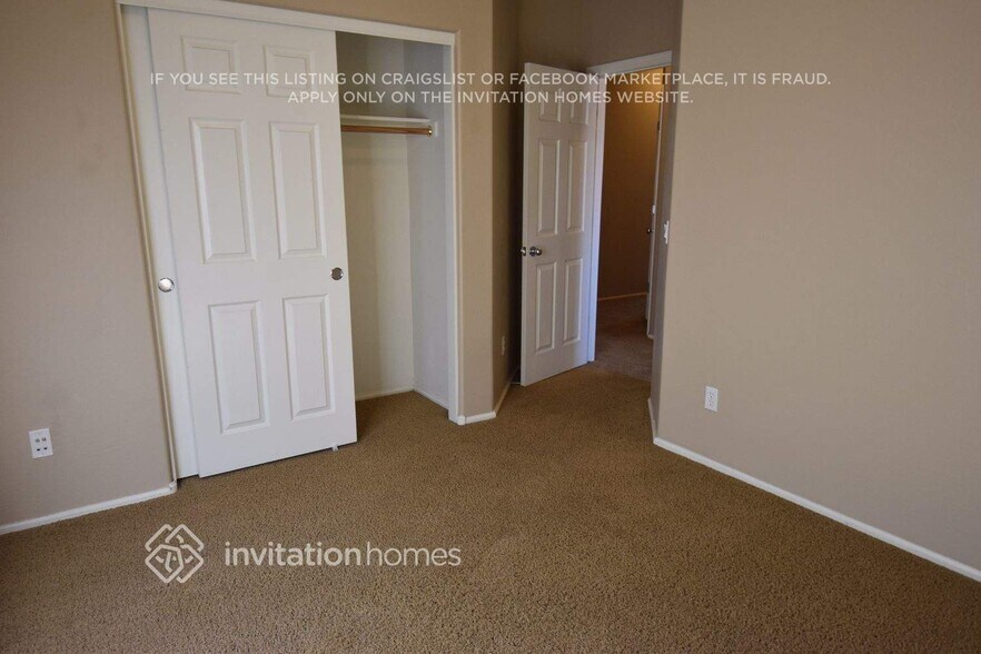 Building Photo - 44258 W Cypress Ln