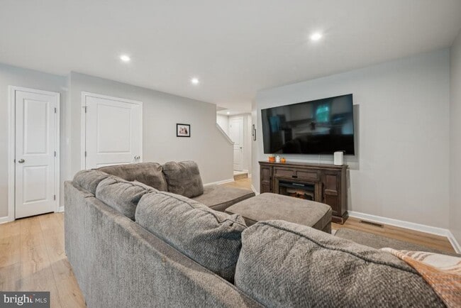 Building Photo - 81 Southwind Dr