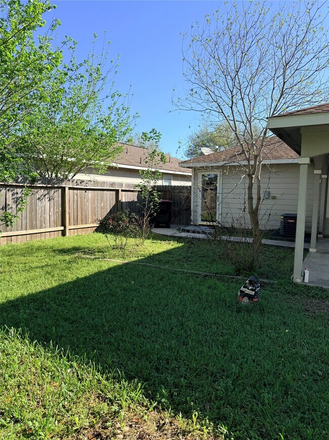 Building Photo - 15823 Regal Trace Ln