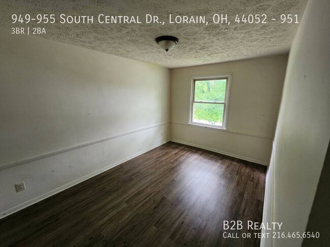 Building Photo - 949-955 South Central Dr., Lorain, OH, 440...