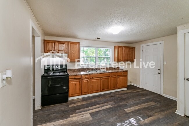 Building Photo - 375 George Rd