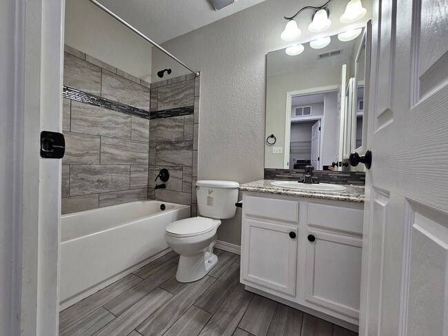 Building Photo - 3 Bed 3 bath house in 80925!!