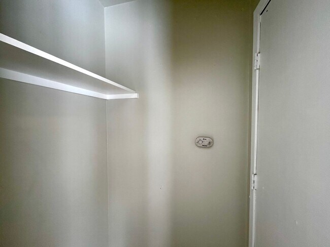 Building Photo - 1005 W MLK #A