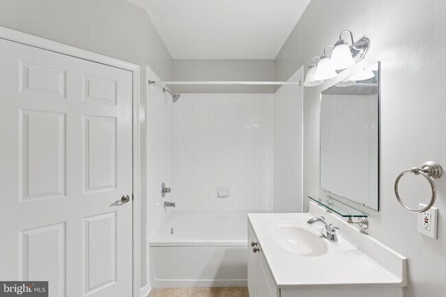 Building Photo - 4561 Strutfield Ln