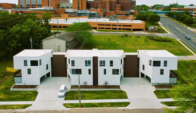 Building Photo - 7 Fyfer Pl