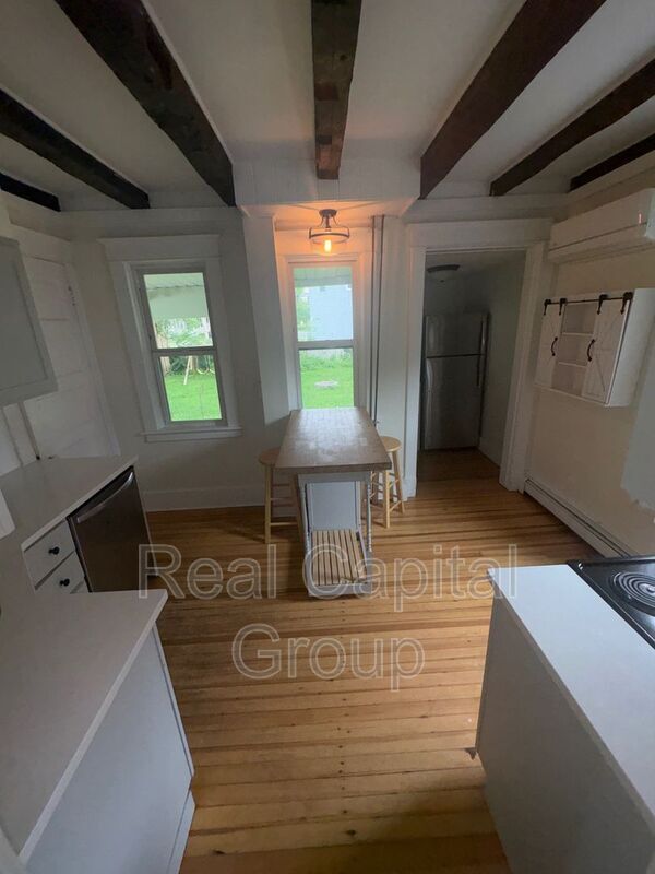Building Photo - 376 Kenwood Ave