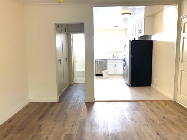 Building Photo - 1320 N Martel Ave