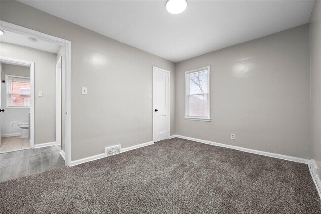 Building Photo - 16283 Carlisle St