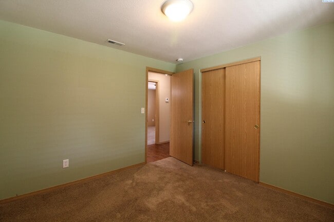 Building Photo - 3 bed, 2 bath home in West Pasco