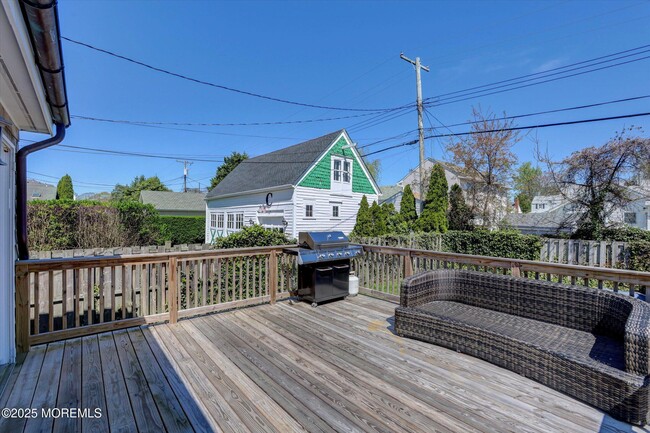 Building Photo - 307 Spier Ave