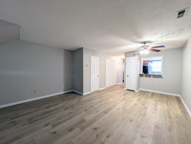 Building Photo - 500 Forest Dr