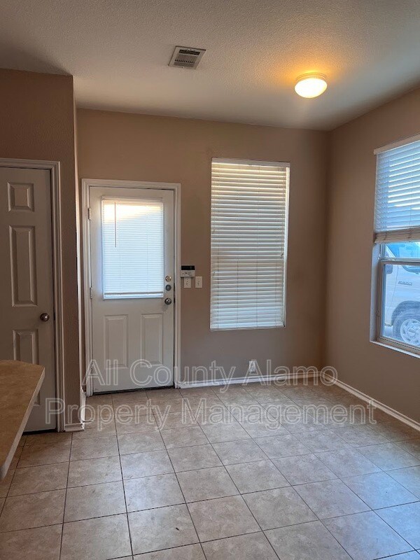 Building Photo - 10303 Lateleaf Oak