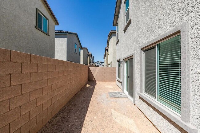 Building Photo - BEAUTIFUL NEW BUILD WITH 3 BEDROOMS, 2.5 B...
