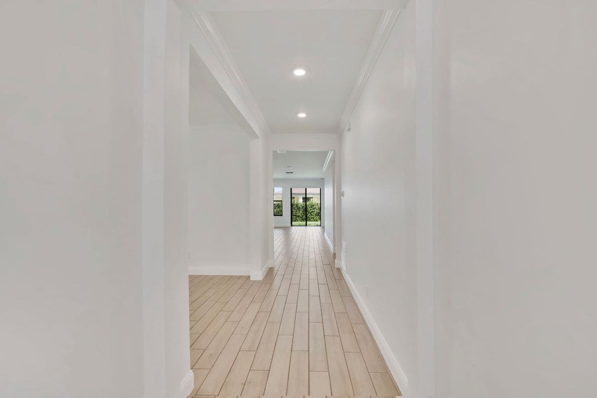 Building Photo - 8318 Vivaro Isle Way