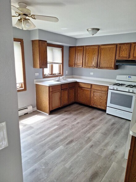 Building Photo - 14047 S Tracy Ave