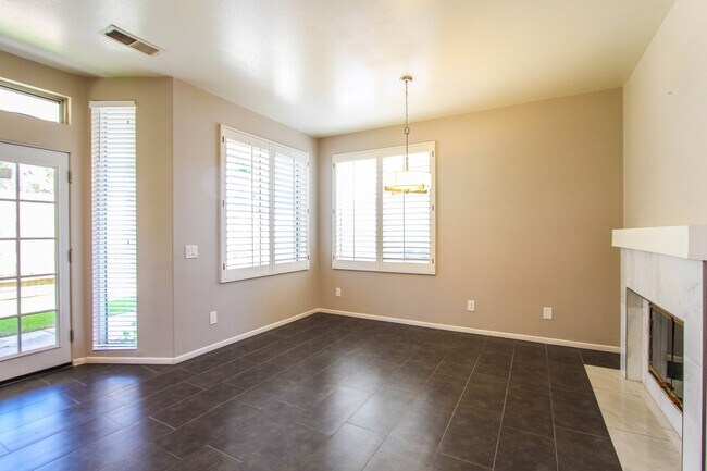 Building Photo - 655 Roscoe St