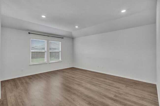 Building Photo - Royce City Home