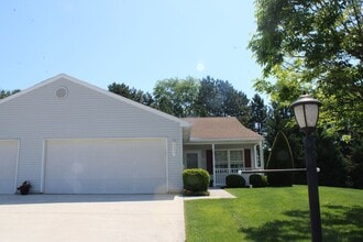Building Photo - 1377 Village Dr