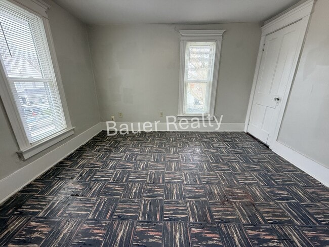 Building Photo - 3 Bedroom single family home