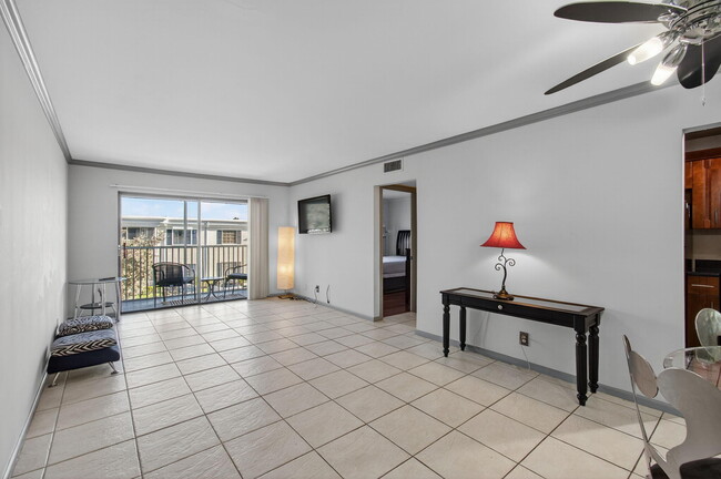 Building Photo - 170 Cypress Club Dr