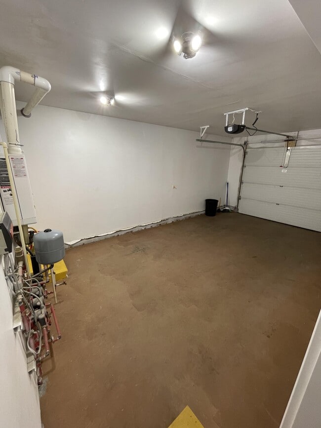 Building Photo - 2149 S Valley Loop