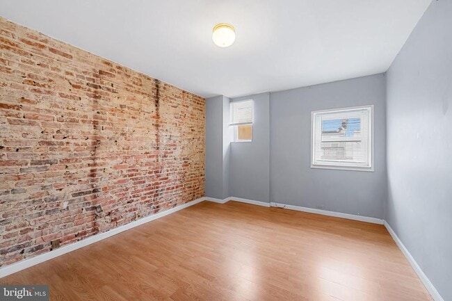 Building Photo - 113 S Curley St