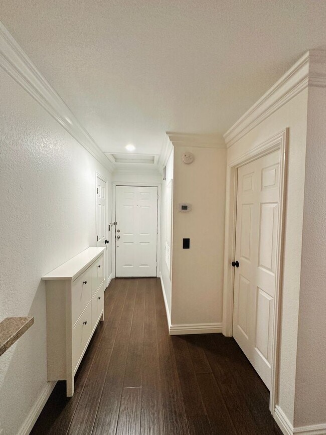 Building Photo - Beautiful 2 bed 2 bath condo in guard gated Residence at Canyon Gate community! Home features bea...