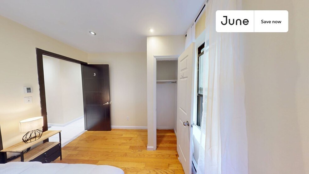 Building Photo - 15 W 107th St