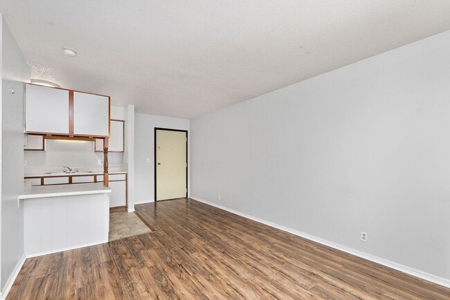 Building Photo - 2 Bedroom, 1 Bath Apartment at the Brookside Apartments!