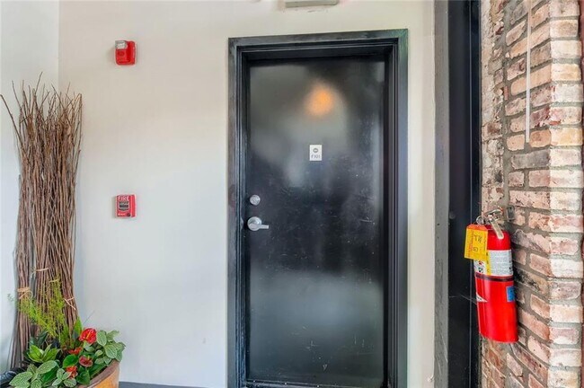 Building Photo - 170 Boulevard SE