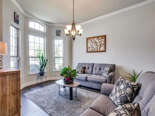 Building Photo - 321 Valentino Wy