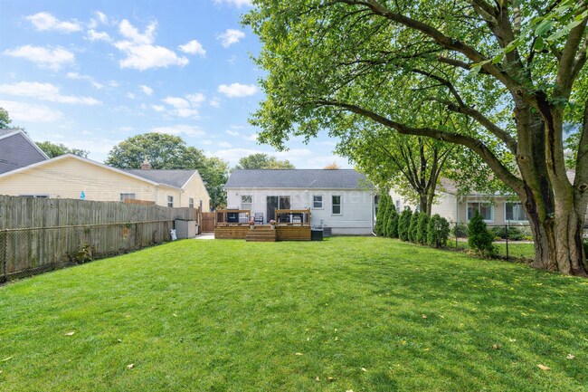 Building Photo - Bright and Renovated Near Downtown Royal Oak