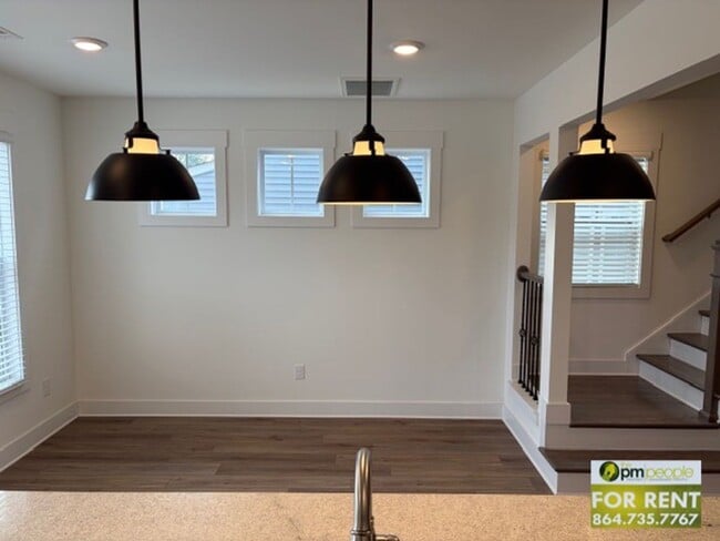 Building Photo - 3/2.5 Townhome in Excellent Greenville/Travelers Rest Location!