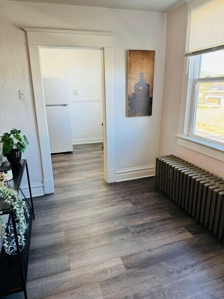 Livingroom passway - 315 W Halliday St
