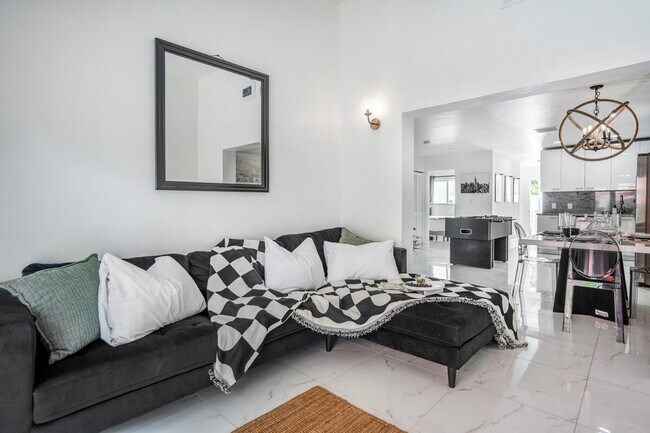 Building Photo - 422 NW 8th St