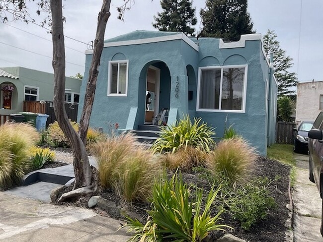 Primary Photo - Advent - Large & Bright Two Bedroom Home L...
