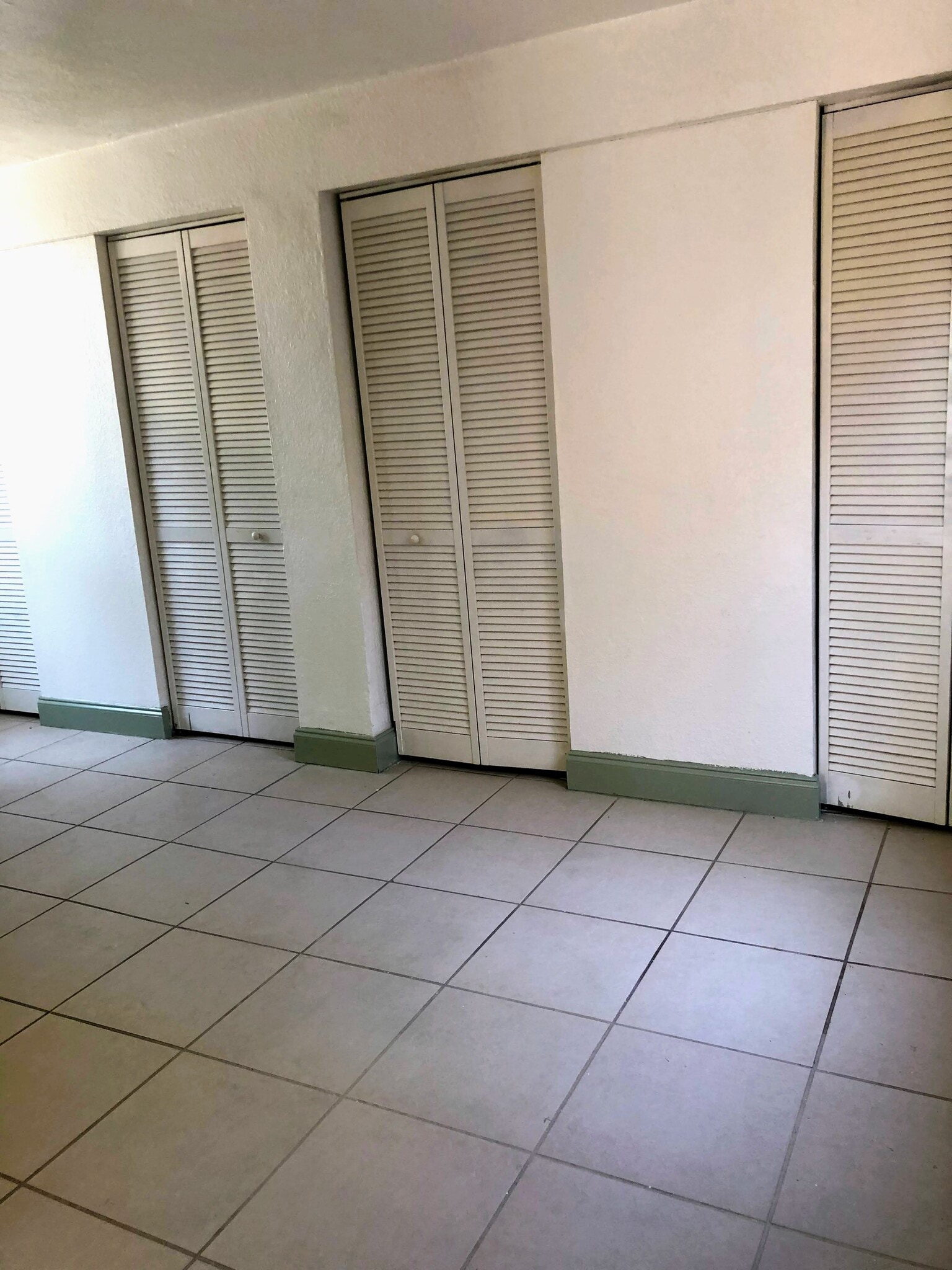 Building Photo - 2144 SW 17th St