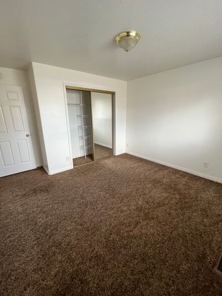 Building Photo - 261 E 170 N