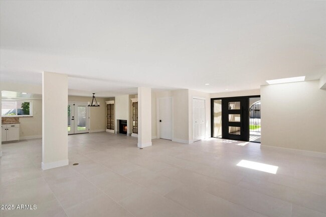 Building Photo - 8338 E San Rafael Dr