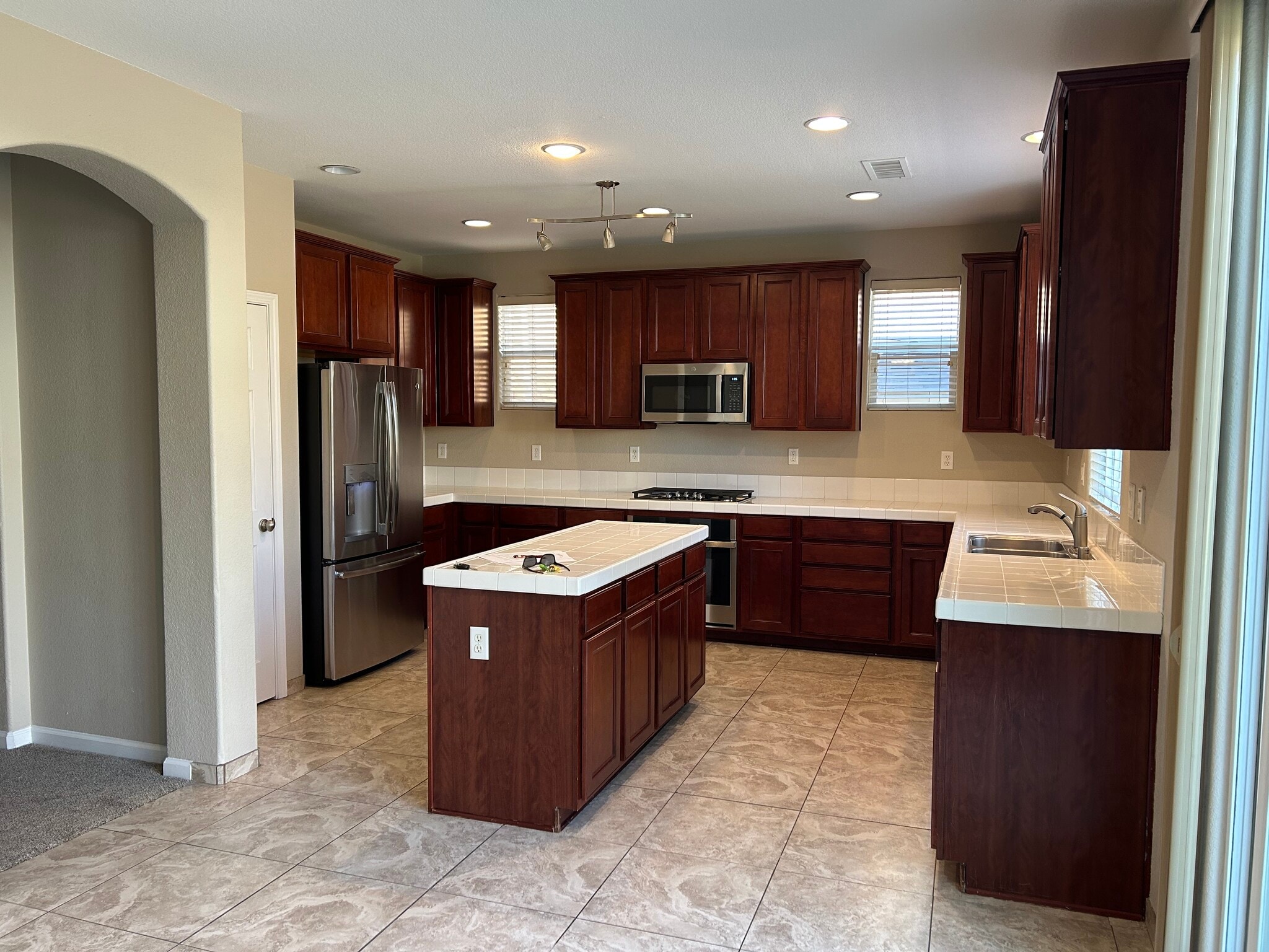Building Photo - 435 Stradella Ct