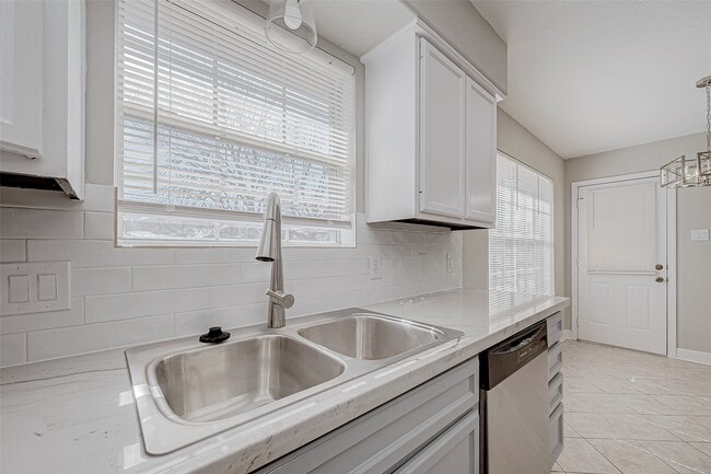 Building Photo - 8714 Garrett St