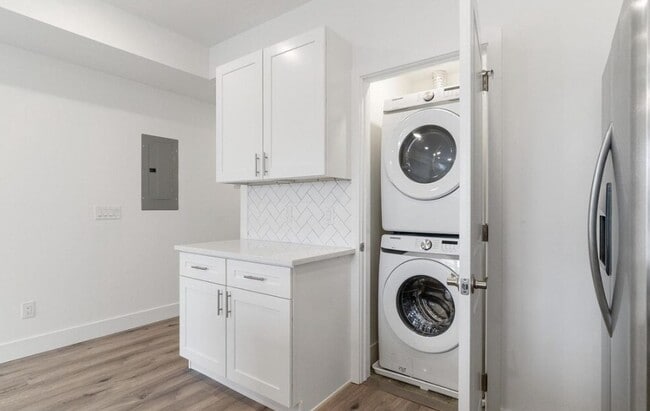 Building Photo - 2429 W Thompson St