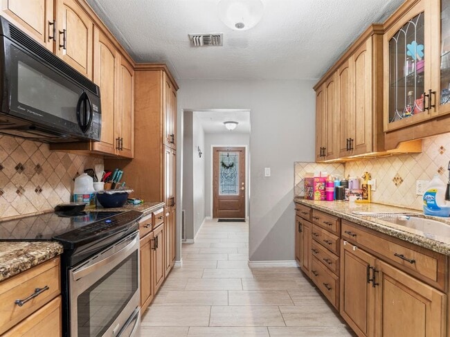 Building Photo - 2208 Gontier Dr