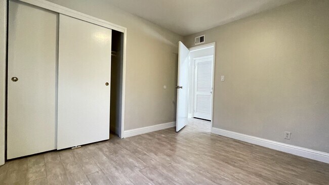 Building Photo - 4BD/3BA - Modern Home in Convenient Location: Updated Features, Near Parks & Shops, Pet-Friendly ...