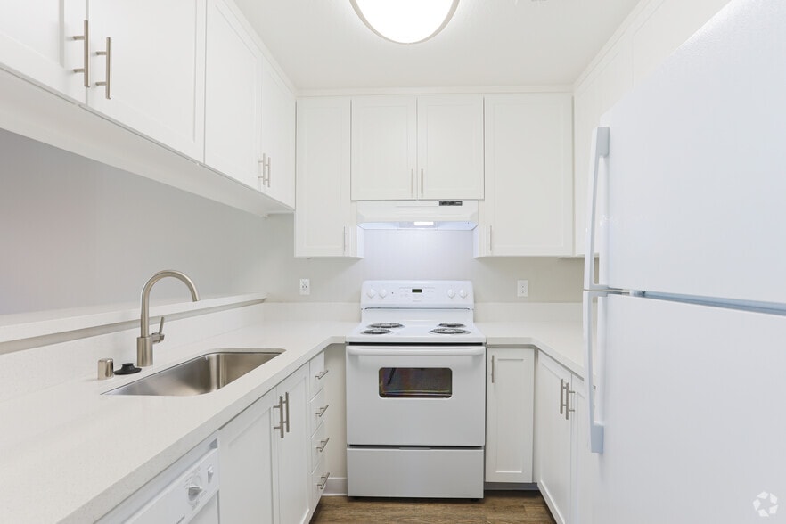 1BR, 1BA - 724 SF - Sunrise Wood Apartments