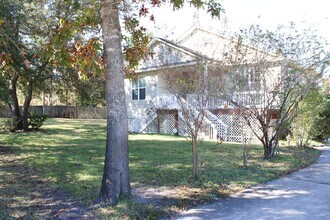 Building Photo - Charming 3BD, 2BA home with spacious yard and screened in porch