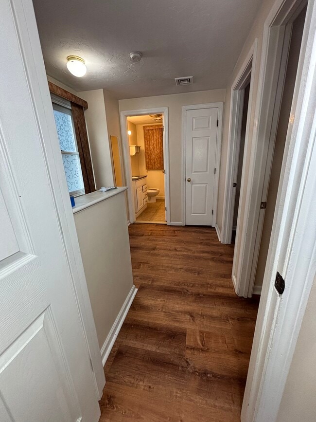 Building Photo - 118 Montclair Ave